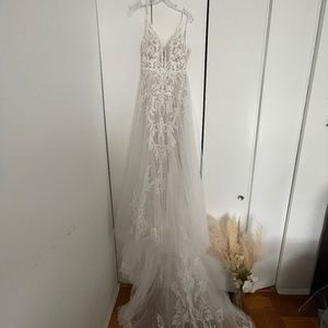 BRAND NEW NEVER WORN Wedding dress